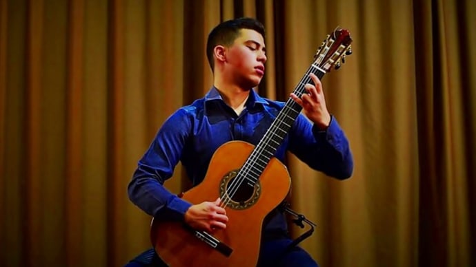 Filippos Manoloudis plays Thème varié et Finale by Manuel Maria Ponce on a 2018 Michel Belair