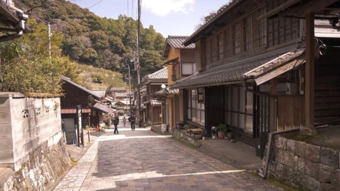 宇津ノ谷集落 大きな篭を背負う”おばさん”が歩く