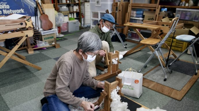 ご夫婦で綿作り作業をしました
