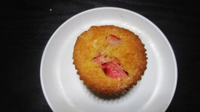 イチゴのカップケーキ