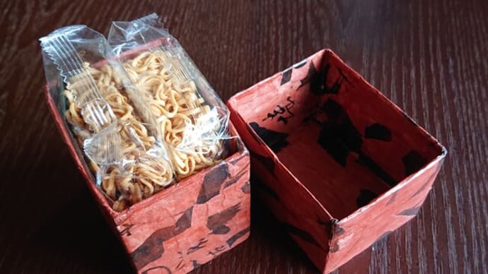 DIY五感張りでﾐﾆﾗｰﾒﾝ入れ