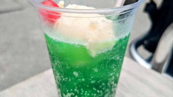 夏はクリームソーダ480円で決まり(笑)・・・なつめとりこ(名護市営市場)