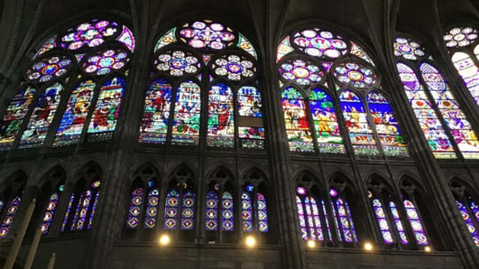 素晴らしいステンドグラスの数々　サン　ドニ大聖堂　