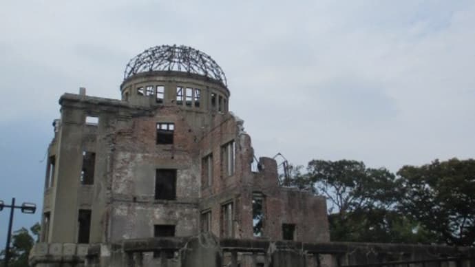 広島・平和公園 Saturday in the park 欧米からのインバウンドのツーリストで満員御礼!水辺のコンサートでマッタリと・・・