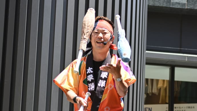 浅草楽天地ビル前