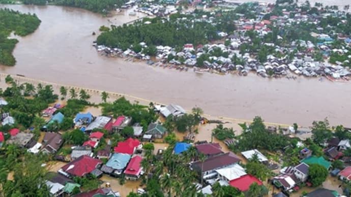 ドゥテルテ大統領は台風被災地を視察
