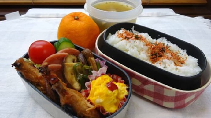 鶏手羽中焼きのお弁当と、日向薬師