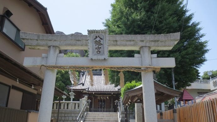 杉田八幡宮にはカエルの顔をした狛犬がいる