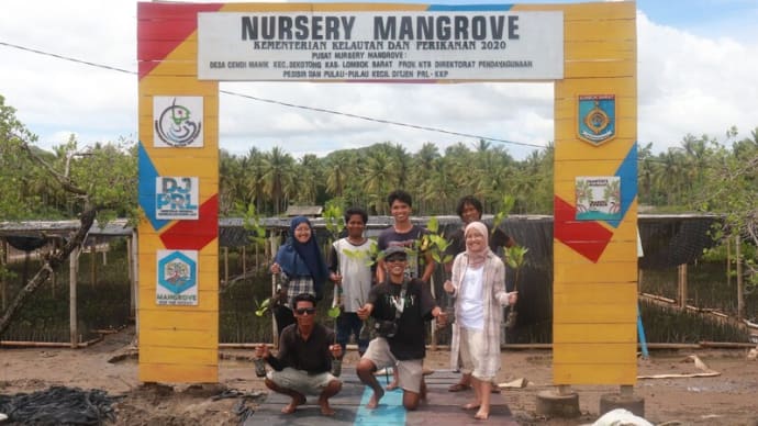 ロンボクのボランティアがマングローブ植林体験!! in Lombok