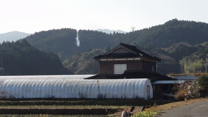 山が割れた?