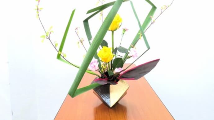 オクロレウカの線・角型デザイン・・面白い自由花