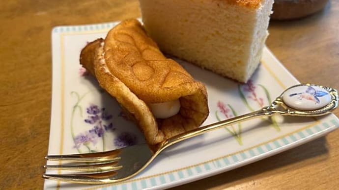 本日のおやつはクリームワッフル&カステラ!