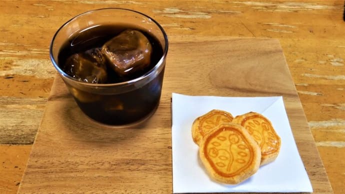 2022・7・6 資生堂パーラーの手焼き花椿ビスケットとちくまQブックスな午後