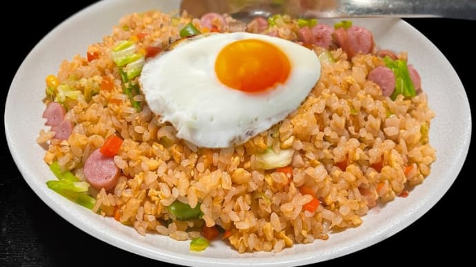 パラパラ炒飯にミニラーメン ~卵かけご飯を焼くイメージ~