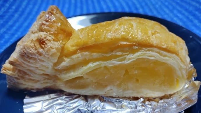【01/12遅いおやつ、とゆ~か夜食】津軽りんごの林檎パイ、早い晩御飯をちょと食べ過ぎたんでね:P