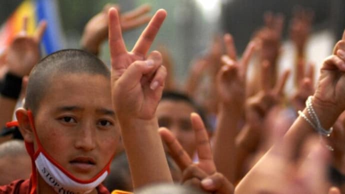 中国共産党の封鎖政策に反対したチベット学生が抗議デモで当局から暴行　20人以上が死亡