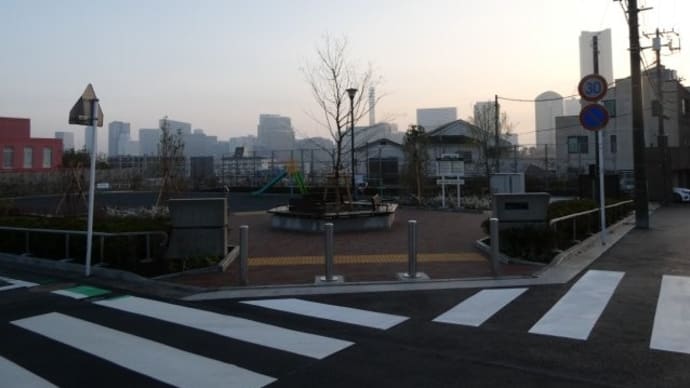 新しい公園は !? 居心地悪いねえ…