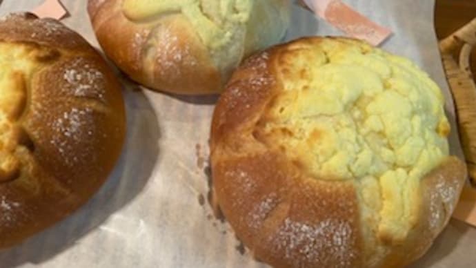 雑穀沢山のパンとクリームパン…