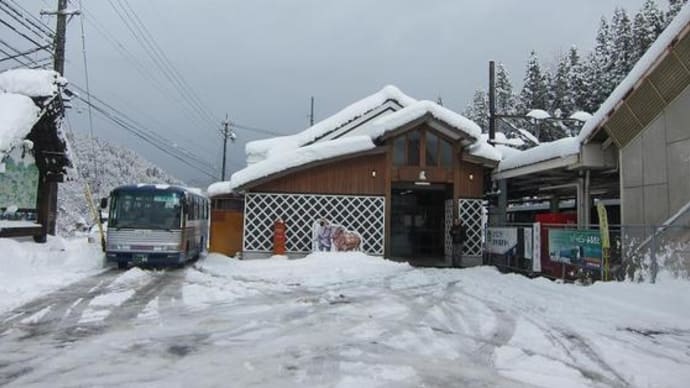 2014年12月6日、『特急あずさ3号』から能生駅までの帰路・その14「南小谷駅から糸魚川まで運休決定!!代行バスもとい代行タクシーで移動します」