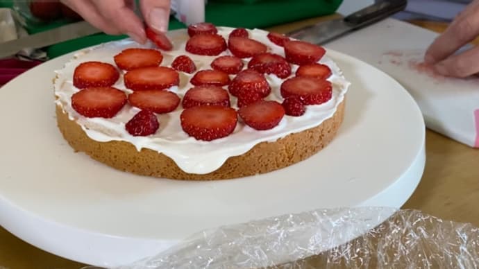 🍓苺のホールケーキ。メンズが大好きな苺と生クリームのケーキよね