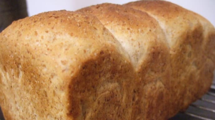 ライ麦３０％の食パン（あこ天然酵母）