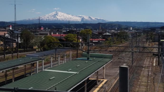 本荘市街の鳥海山