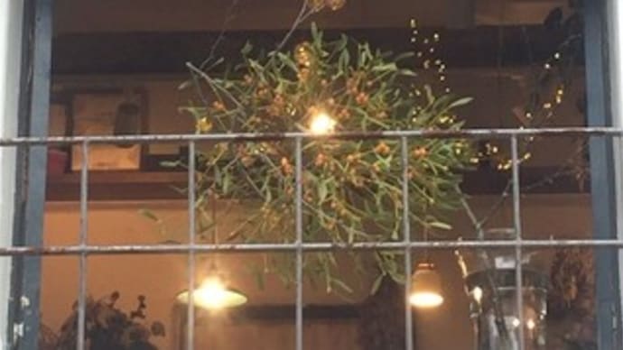 「生のグリーンを贅沢に使ったX‘mas リース」