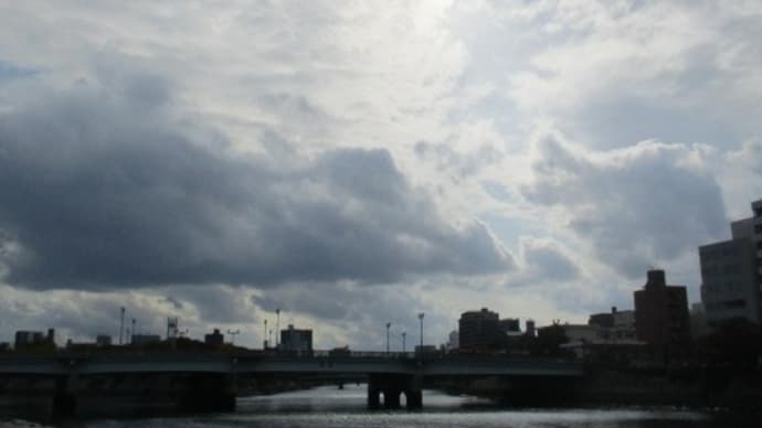 週末、リバーサイドの遊歩道をテクテク散歩・・・少し気温が低くなってきました　広島市・元安川