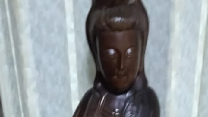 全高約70cmの一刀彫り観音様を購入