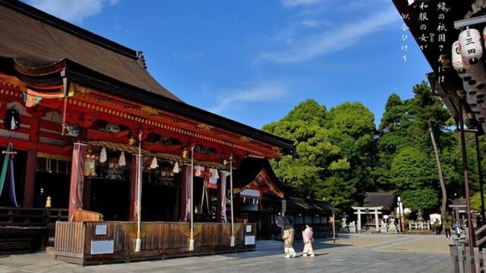 新緑の祇園さんには 和服の女(ひと)が 似合ひけり