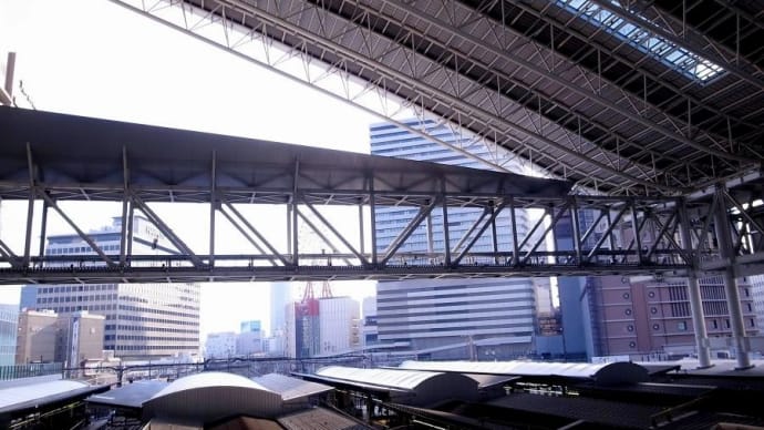 大屋根でホームを覆う・・・・・JR大阪駅