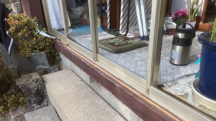 茨城県 取手市 雨戸塗装と 敷居スベリ 取り付けまで