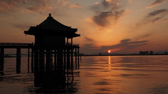 湖に浮かぶ.....浮御堂