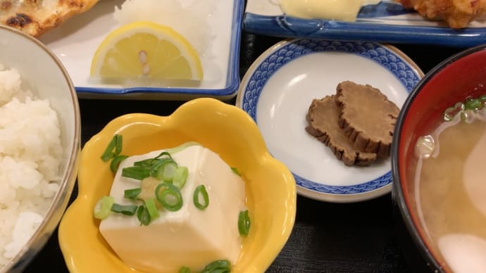 鯖焼きと鶏唐揚げ定食／徳田酒店