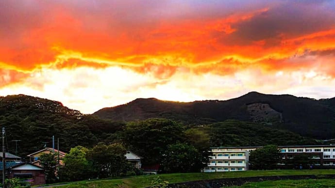 急流が夕日に染まって (6月)