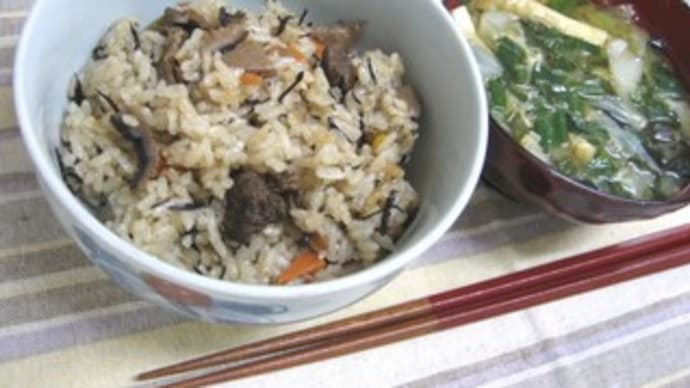 じゅーしぃ(沖縄の炊き込みご飯)の朝ごはん
