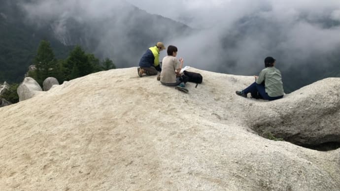 日向山山頂の景色とアクシデント
