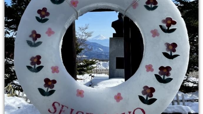 【街かどキャプチャ】冬の風物詩♪ 氷のリース~清里・清泉寮