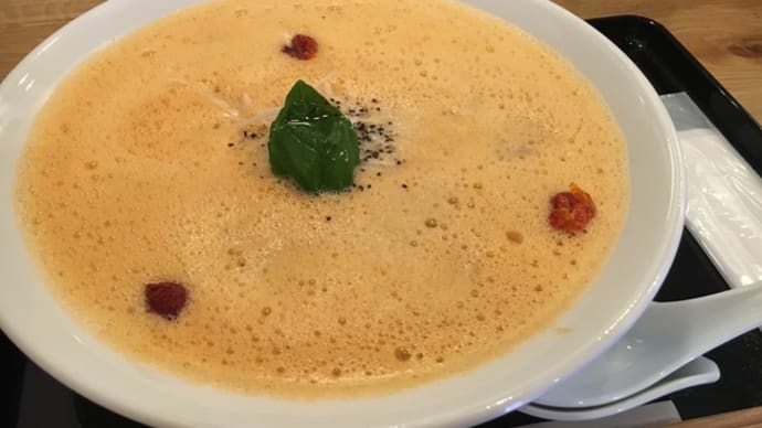 近所のトマトラーメン