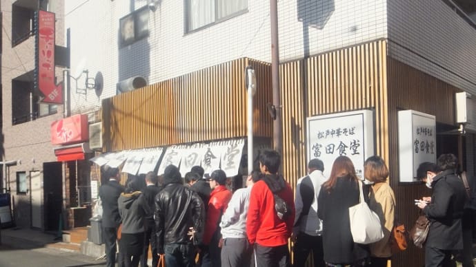 行列のラーメン店に異変、あれっ!営業はしているが今日は並んでいないよ!何で~かぁ~フラメンコ♪