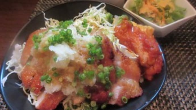 「ジュイップ」の5月26日の日替わりランチは、厚切り豚ロースの照り焼き わさび大根おろし添え丼。濃厚バニラアイスとコーヒーも!