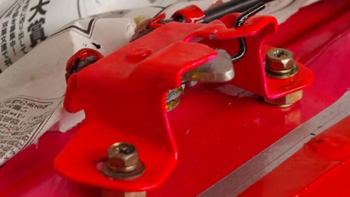 R-2君、エンジンフードバッフル干渉対策加工2日目、エンジンフードヒンジ手抜き補修5日目
