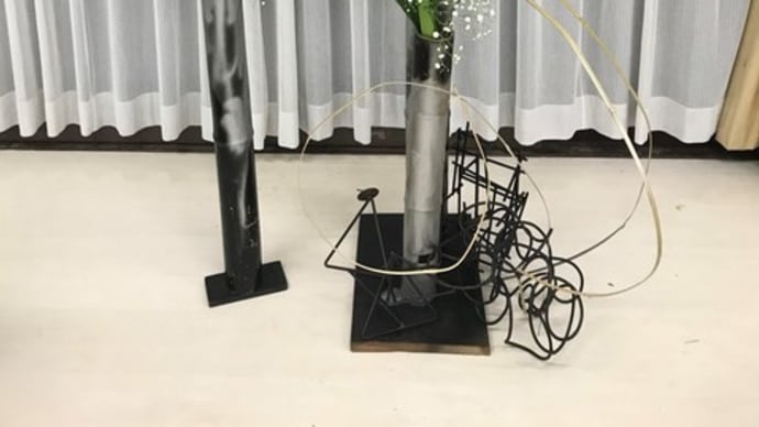 181226 作楽会 いけばな 草月流 103 正月花、アマリリス・カスミソウ・ダイオウショウ・水引