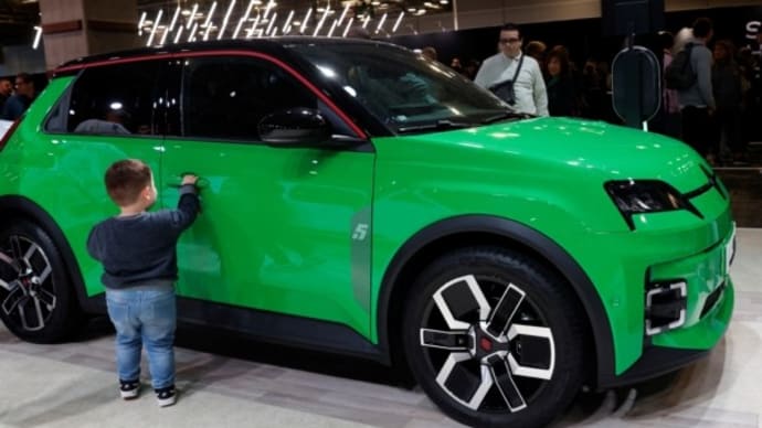 パリモーターショー　欧州自動車メーカーが低価格EV発表　中国勢に対抗