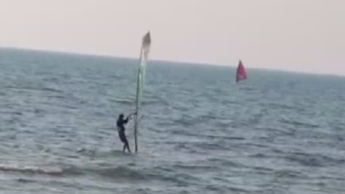 タイのパタヤでウィンドサーフィン