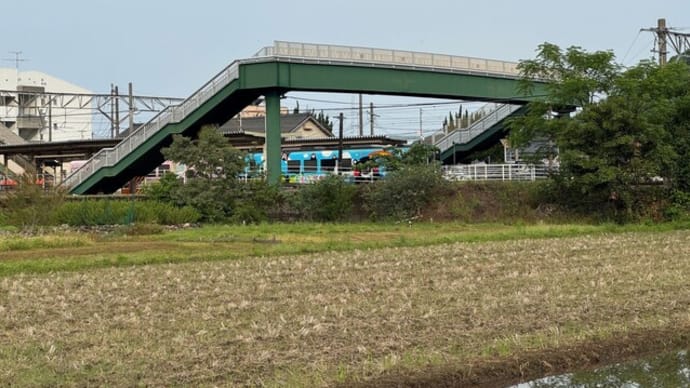 肥薩おれんじ鉄道くまモンラッピッング列車マイメロラッピング列車 佐敷駅にて