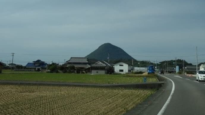 見る方向が違うと姿は変わる讃岐富士