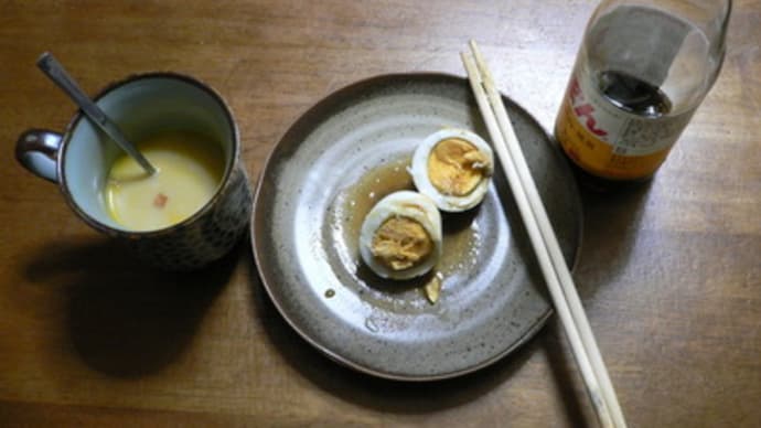 夜食にゆで卵4つ