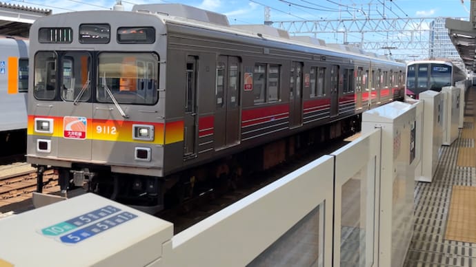 高津駅(DT09)で東急9000系9012Fと東京メトロ08系08-103Fを