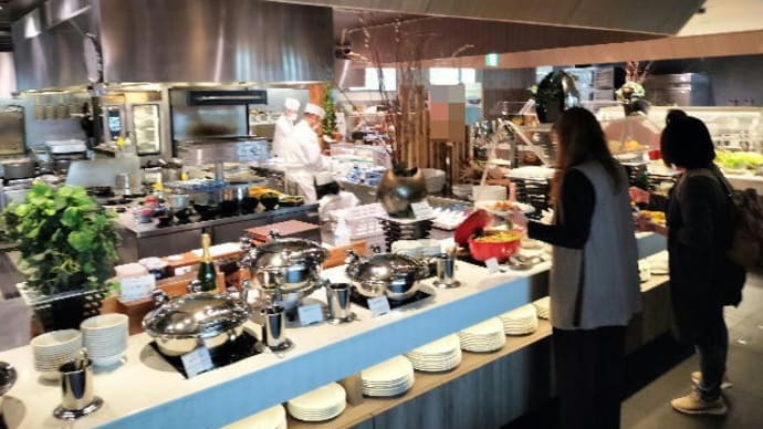 コレクティブ那覇でランチ